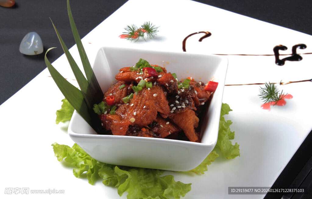 美味红烧排骨摆盘精致