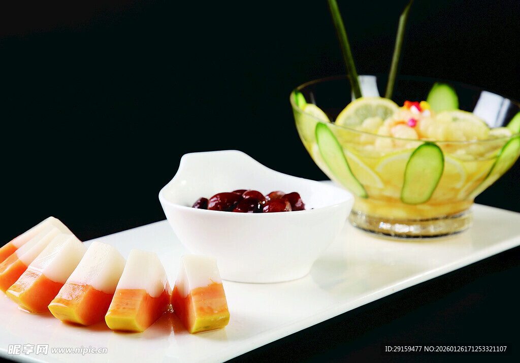 精美果盘与特色小吃