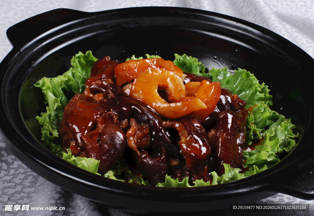 美味红烧排骨砂锅菜肴