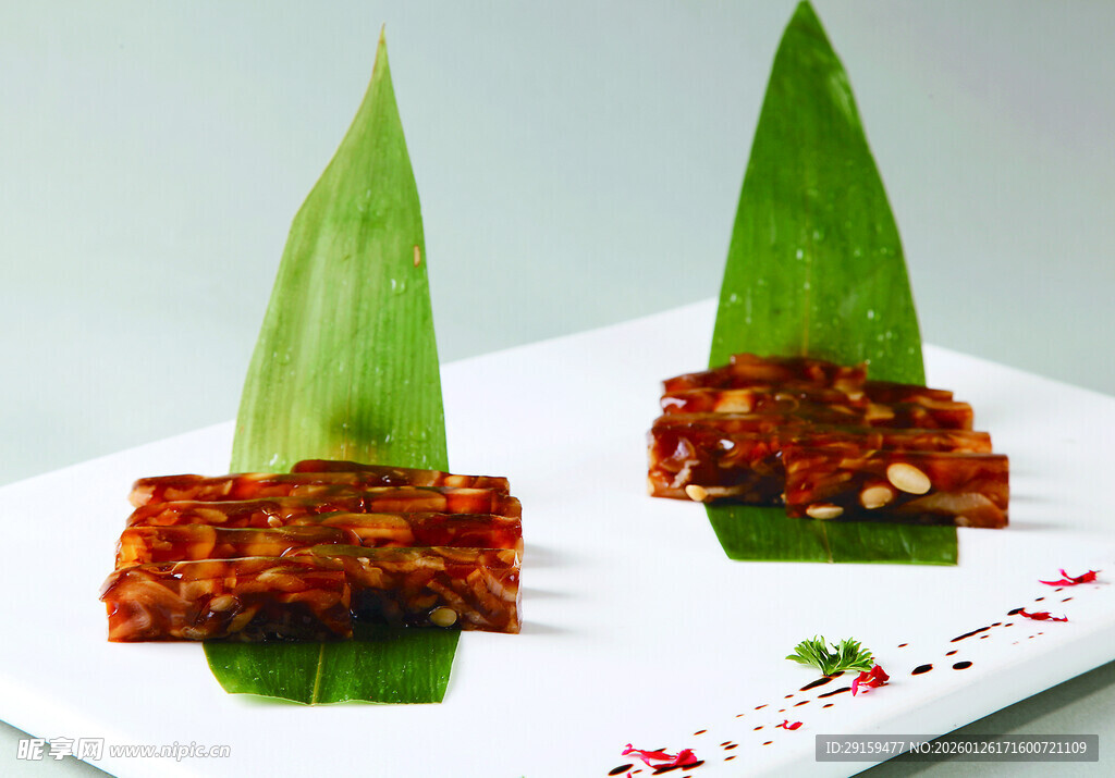 粽叶托酱牛肉美食展示