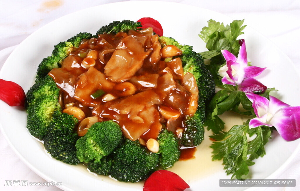 鲍汁西兰花配美味肉片