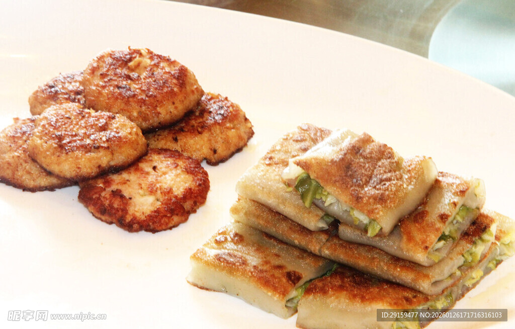 美味煎饼与糕点组合