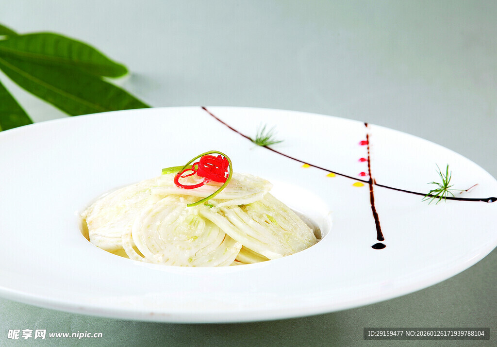 精致摆盘的美味山药