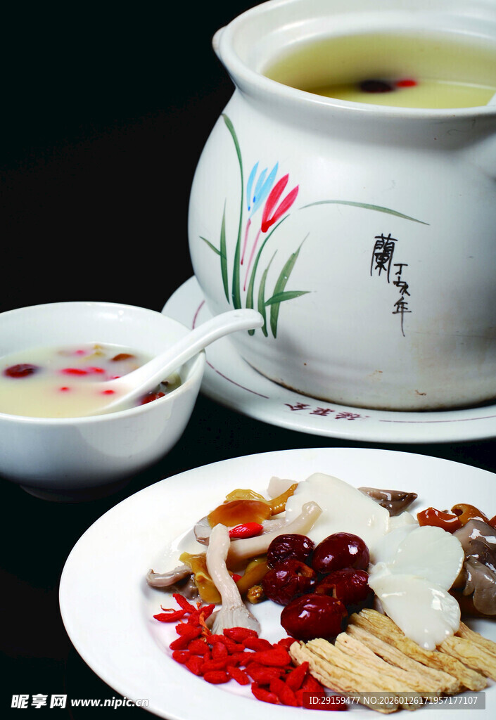 中式养生茶与滋补食材组合