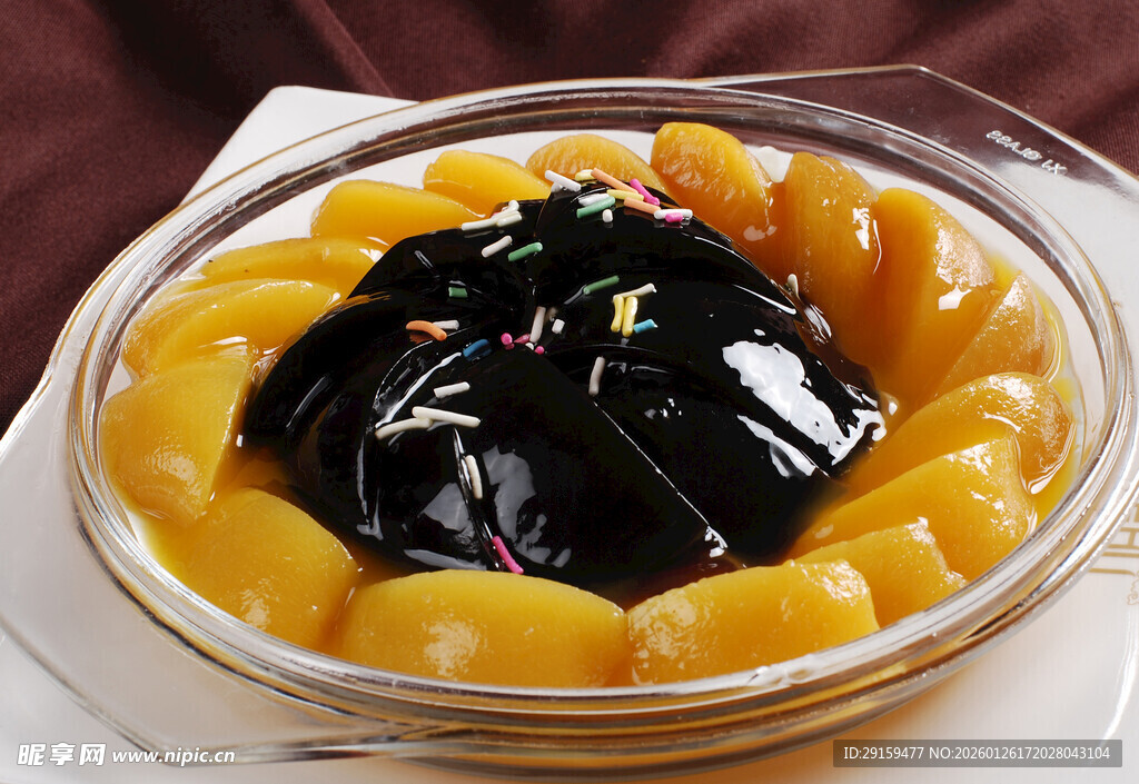 黄桃龟苓膏甜品