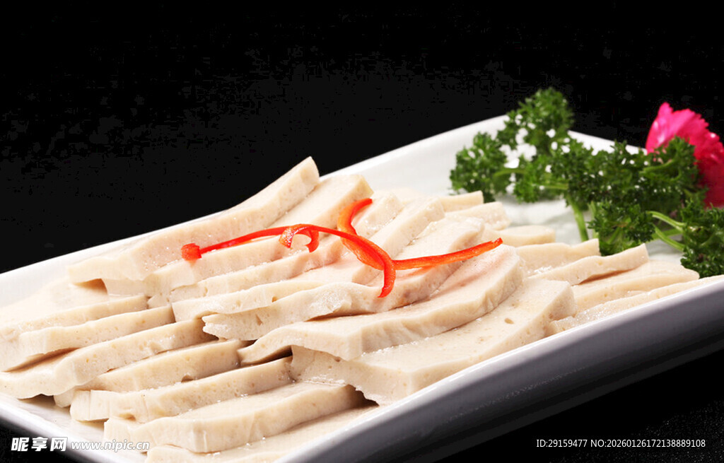 精美摆盘的爽口凉拌食材