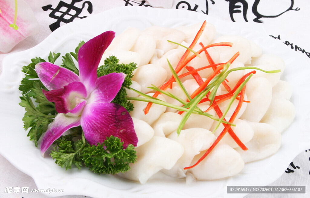 精美摆盘的特色鱼片