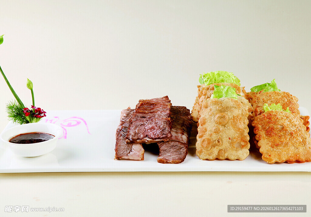 美味多样的特色糕点拼盘