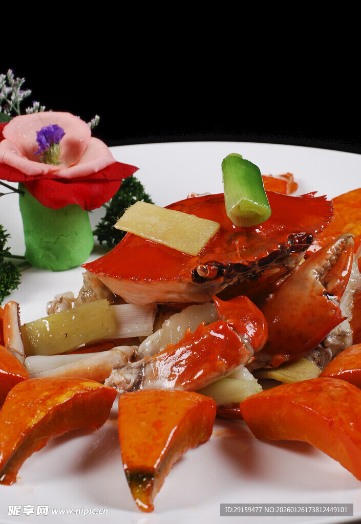 精美摆盘的美味大闸蟹