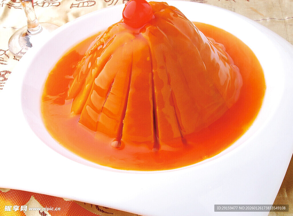 美味胡萝卜泥配酸甜酱汁