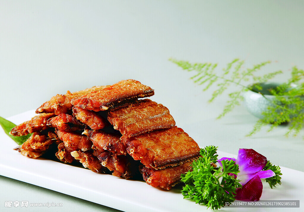 美味香酥排骨摆盘精致