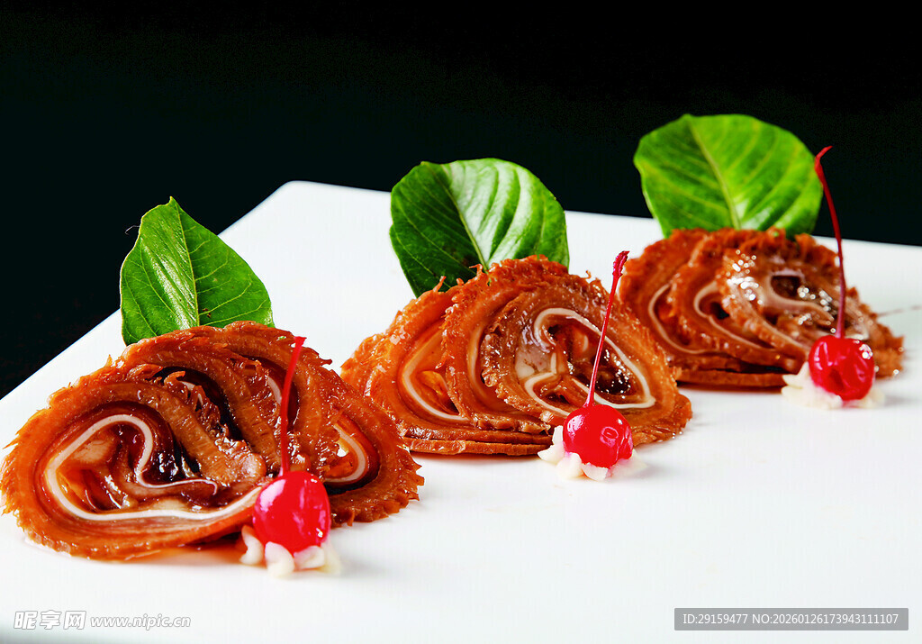 精致酱牛肉卷摆盘