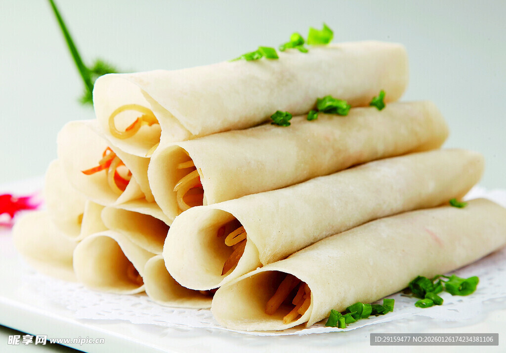 美味春卷整齐堆叠