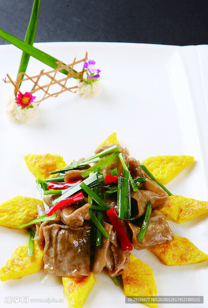 美味炒物摆成精致花形