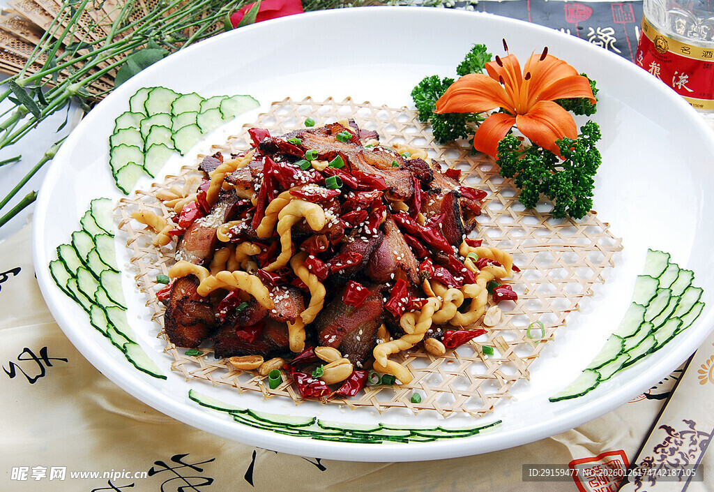 美味牛肉炒面摆盘精致