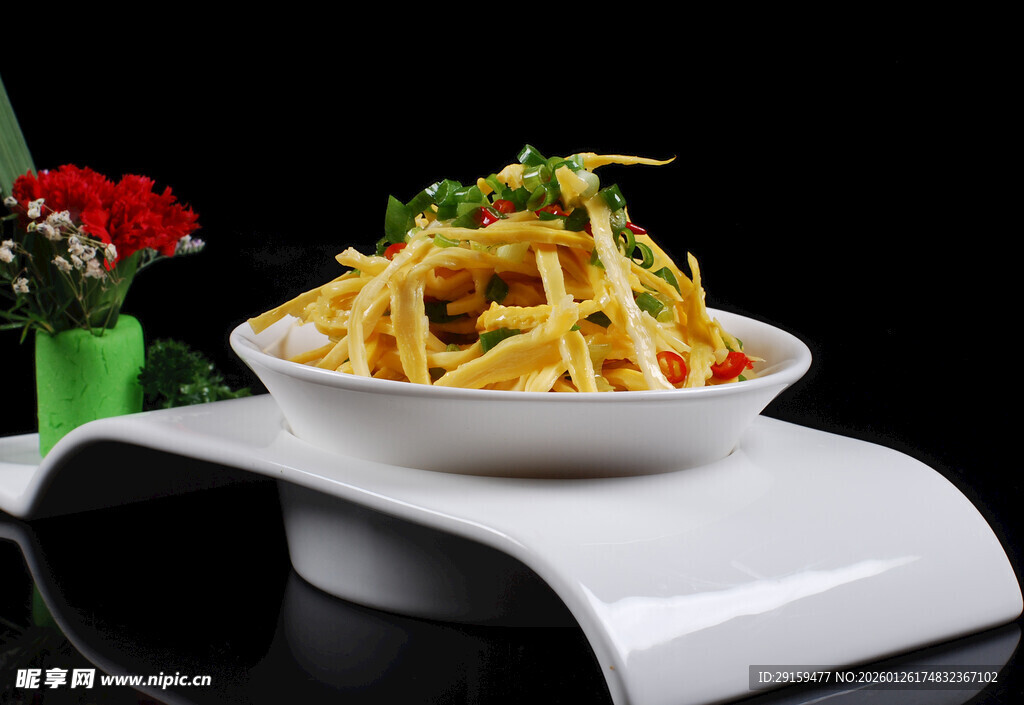 美味凉拌土豆丝摆拍图