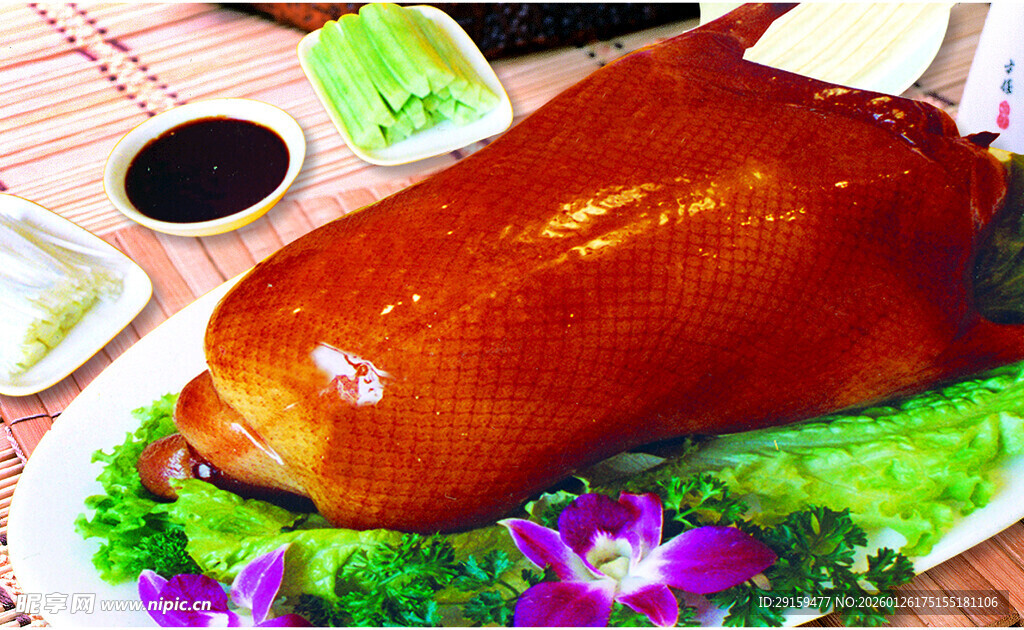 美味烤鸭摆盘精致诱人