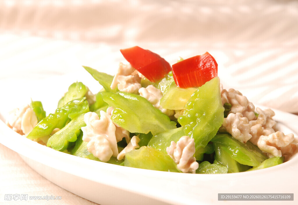 清爽凉拌莴笋配肉末