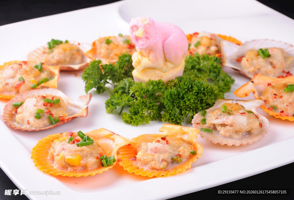 美味扇贝摆盘精致佳肴