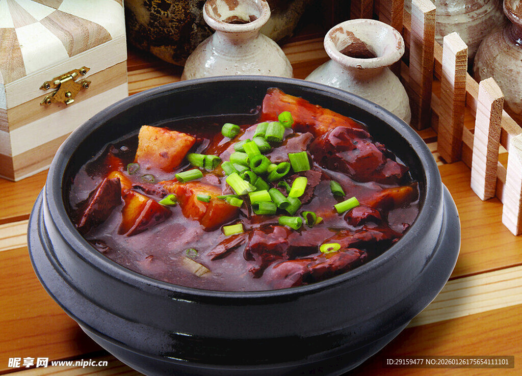 美味鸭血火锅诱人呈现