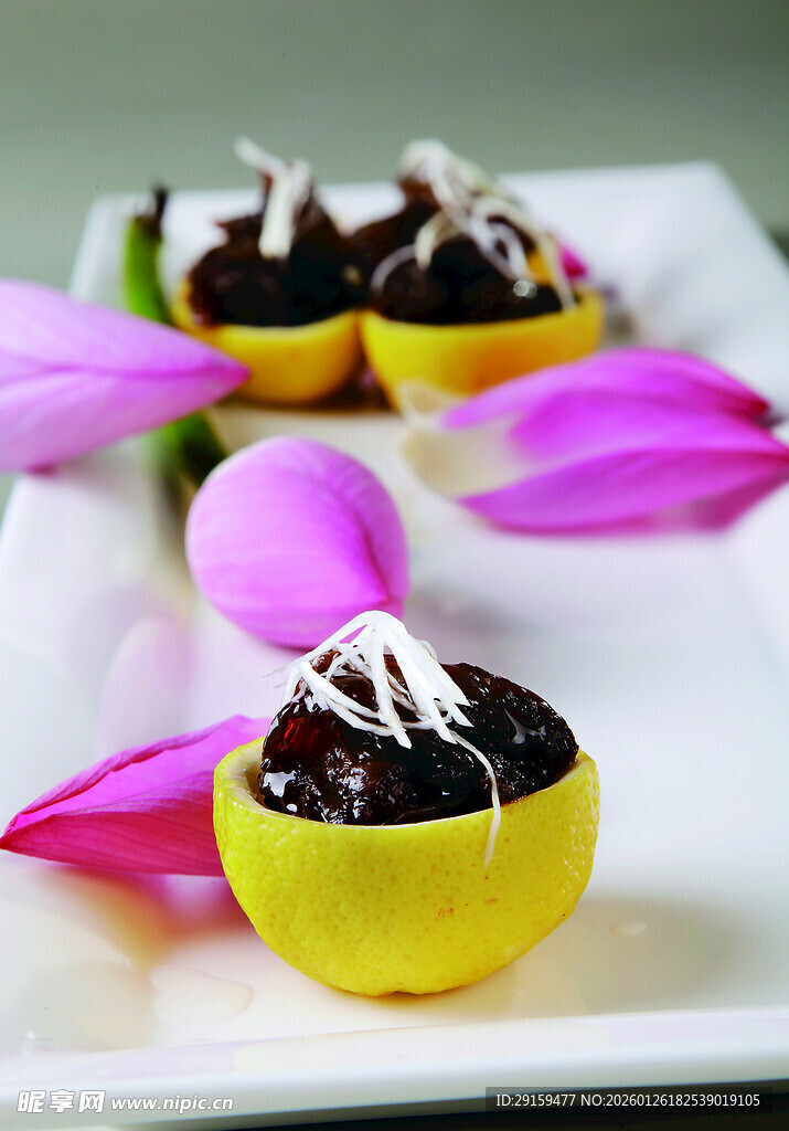 精致水果甜点摆盘