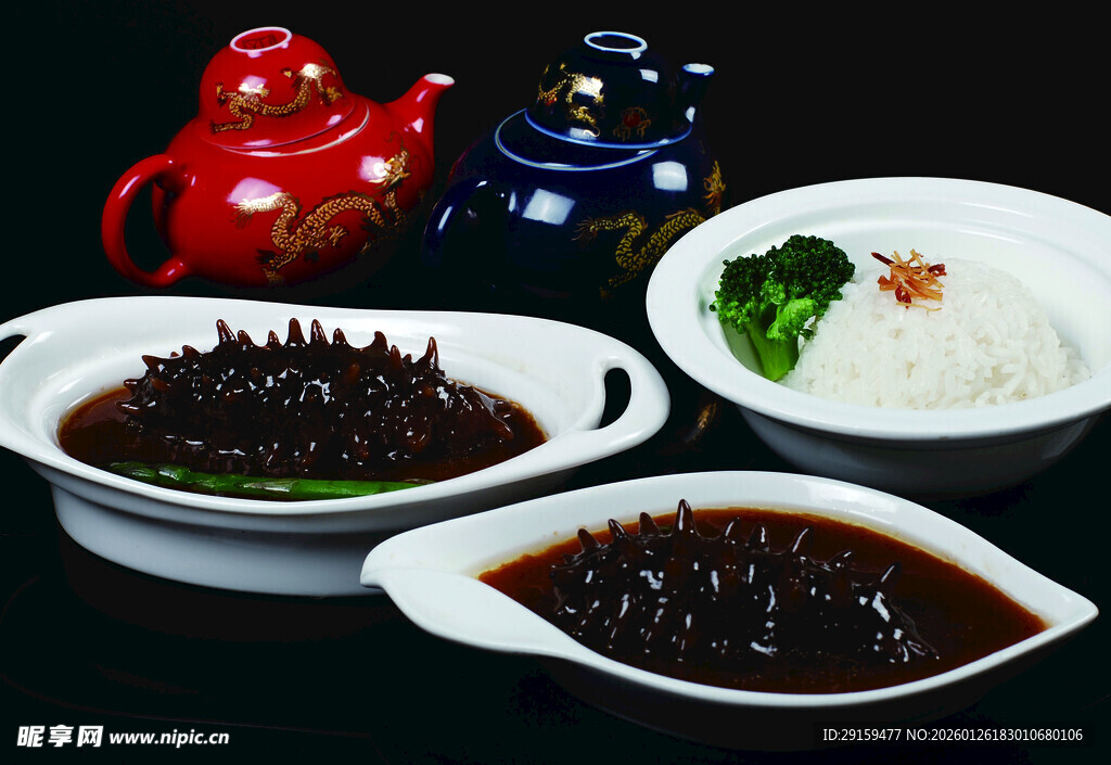 海参配米饭与茶具美食图