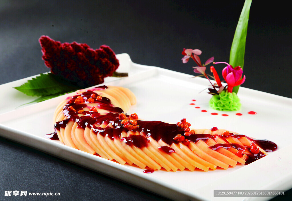 创意摆盘的精美特色菜肴