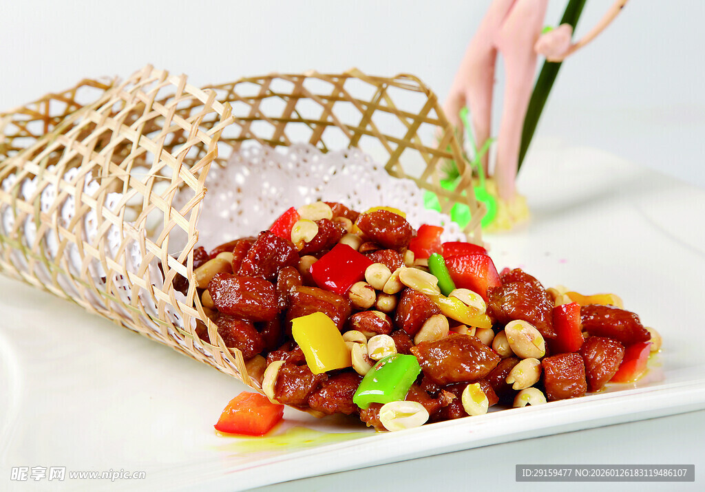 果仁彩椒炒牛肉