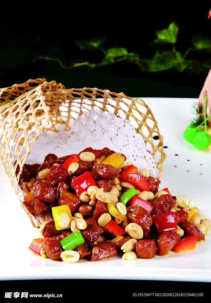 多彩果仁溢出编织容器