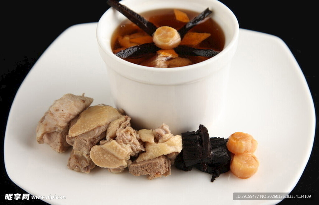 滋补养生汤品与食材展示