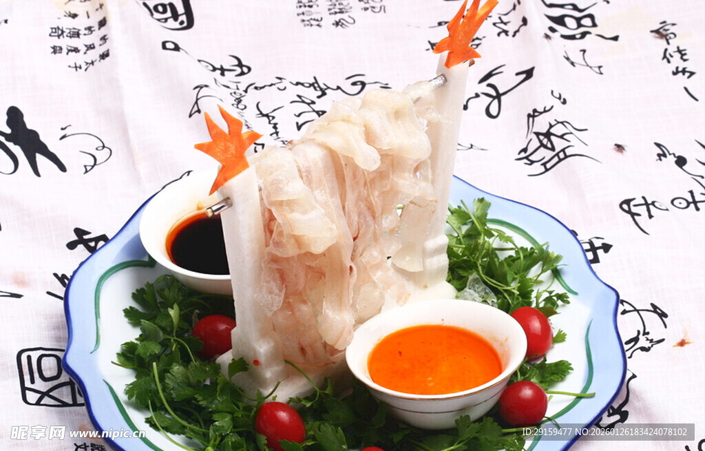 美味春卷配双蘸酱