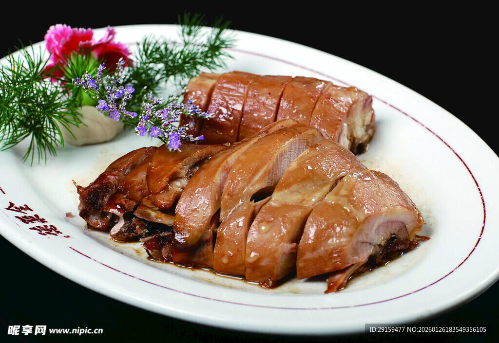 美味切片烤鸭摆盘精致