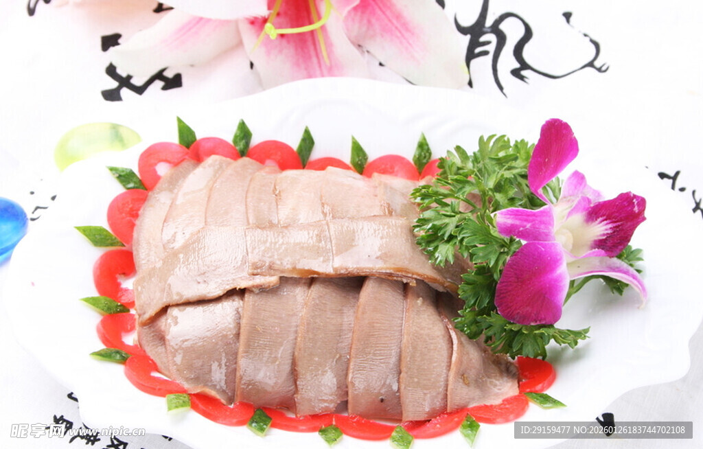 美味切片鸭肉摆盘精致