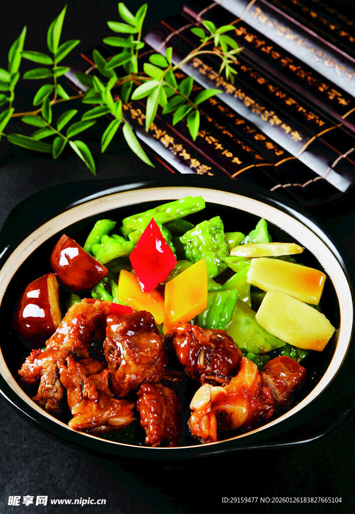 美味多彩鸡肉蔬菜煲