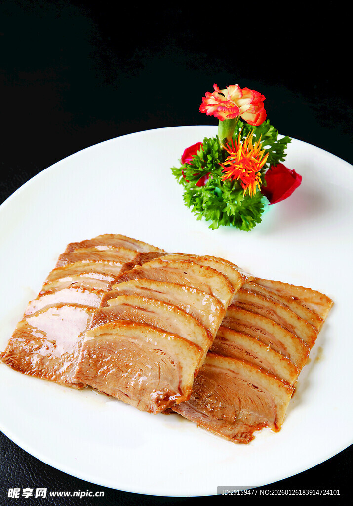 美味酱卤猪耳摆盘精致