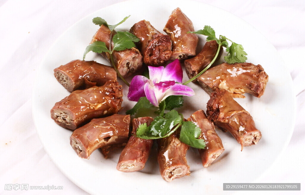 美味卤鸭脖摆盘精致