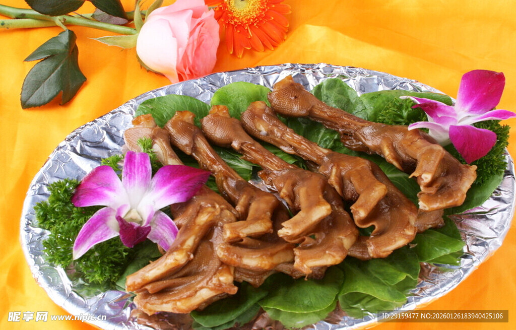 美味兰花炒肉摆盘精致