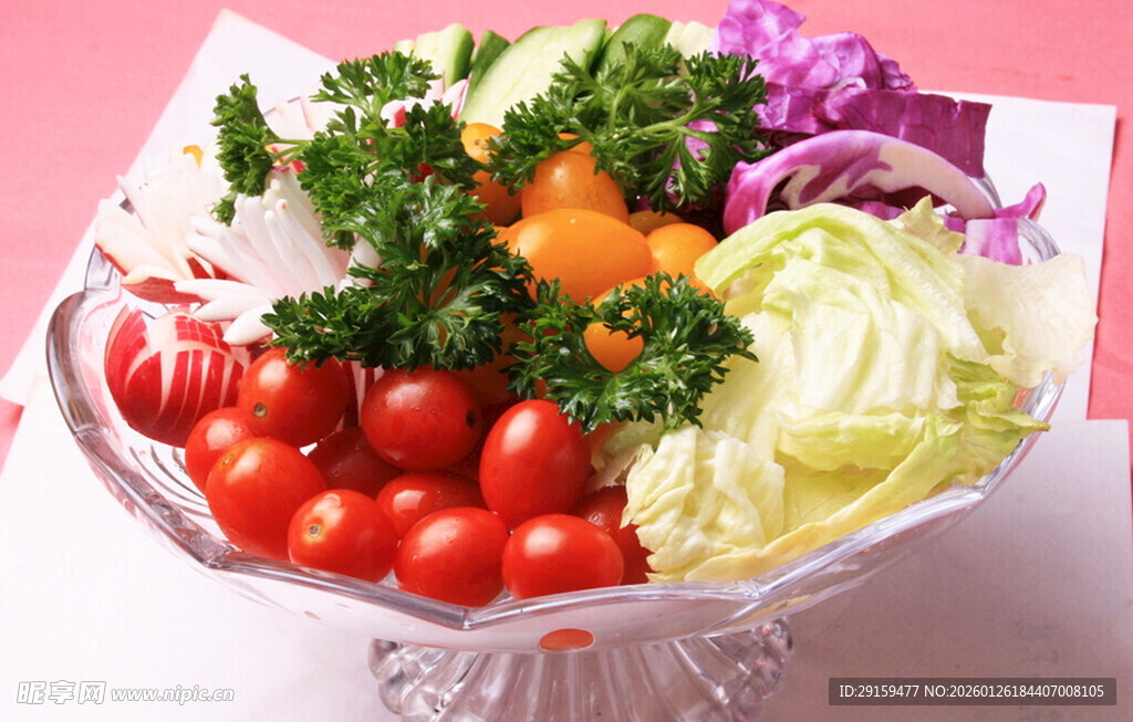 新鲜多彩蔬菜沙拉拼盘