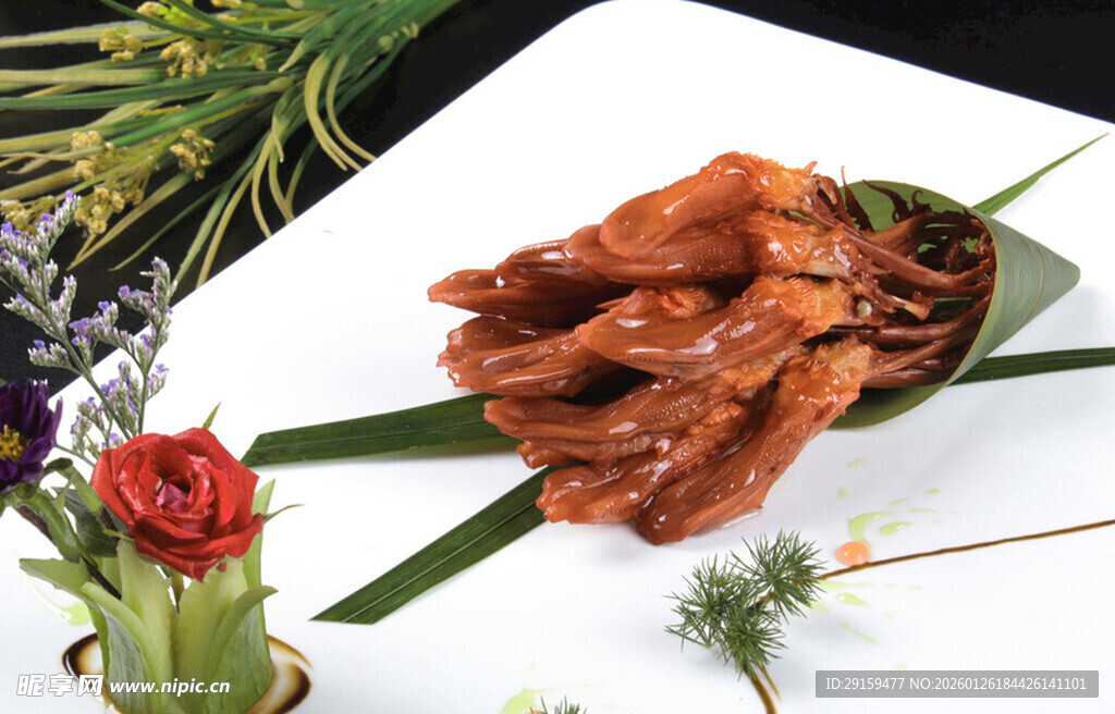 美味卤鸭掌摆盘精致