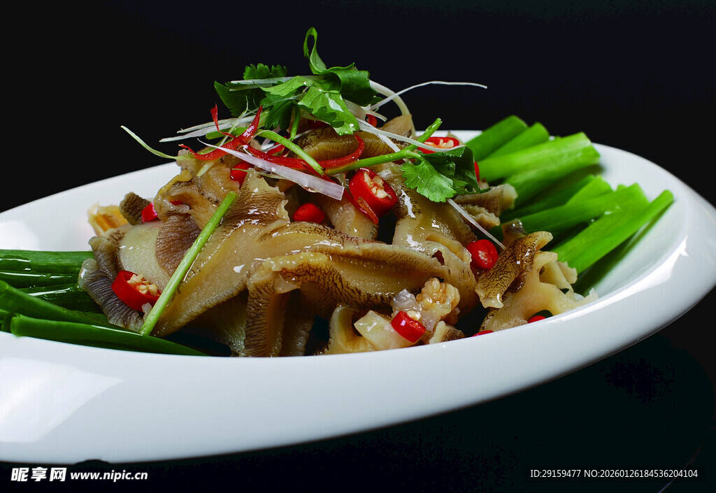 美味凉拌猪肚配鲜嫩蔬菜