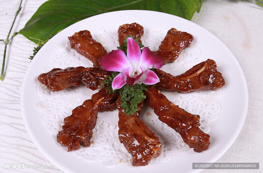 美味酱排骨摆盘精致