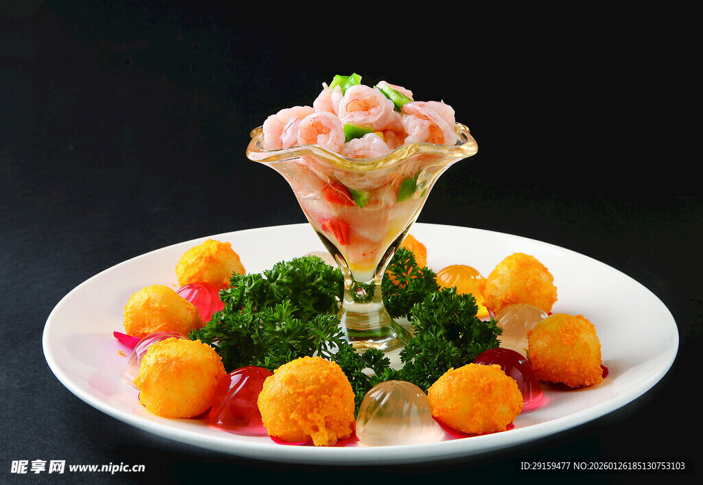 鲜虾蔬果塔配黄金球