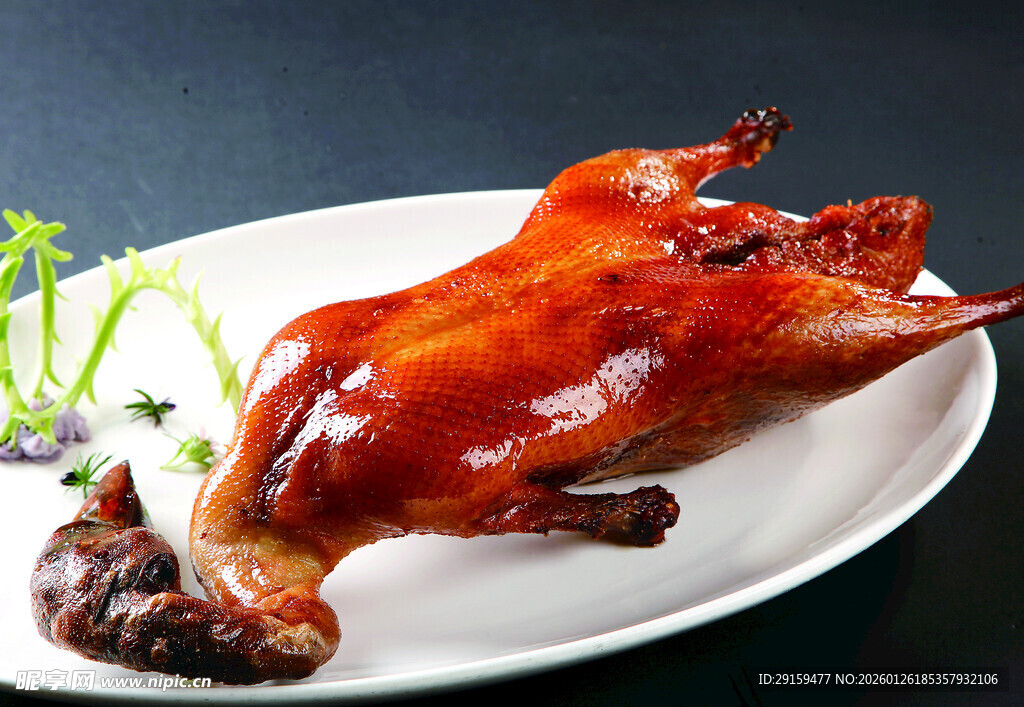 美味烤鸭摆盘精致
