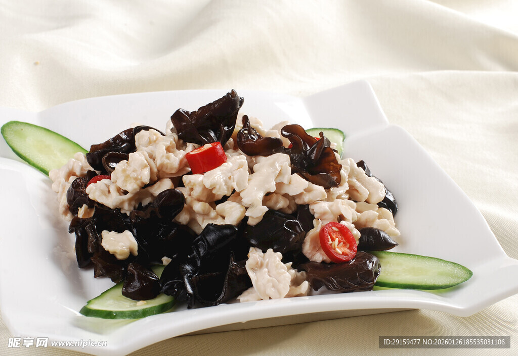 木耳桃仁凉拌菜