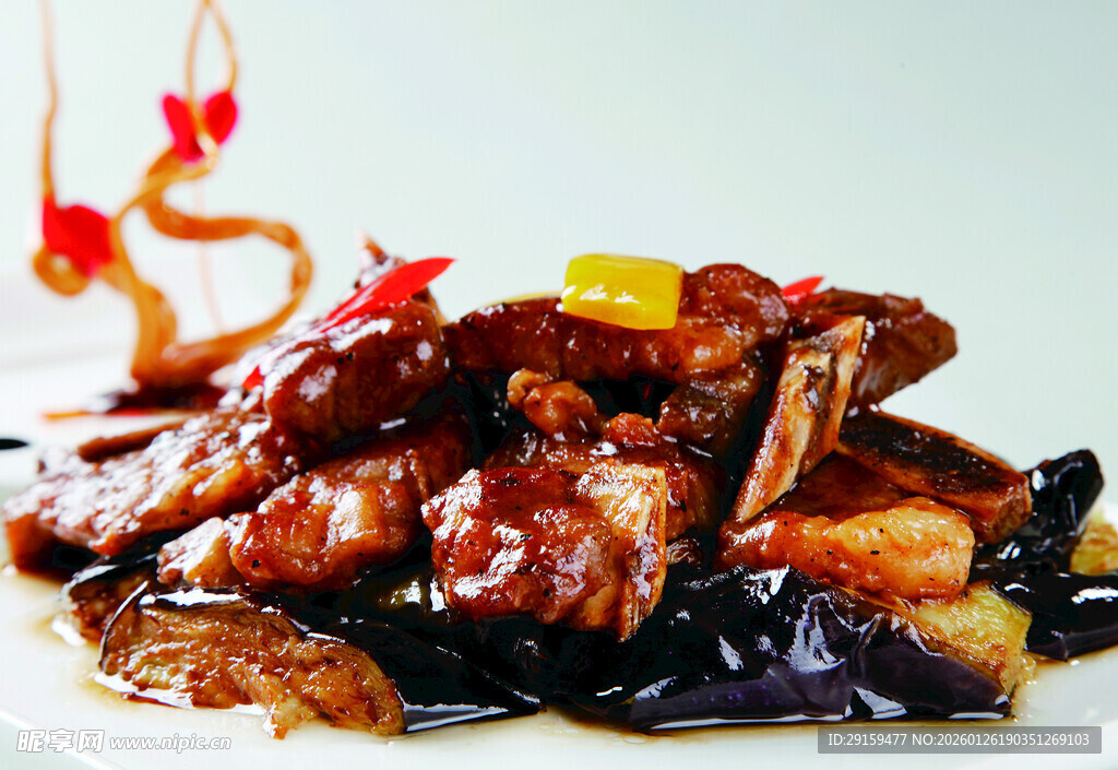 美味红烧排骨配茄子