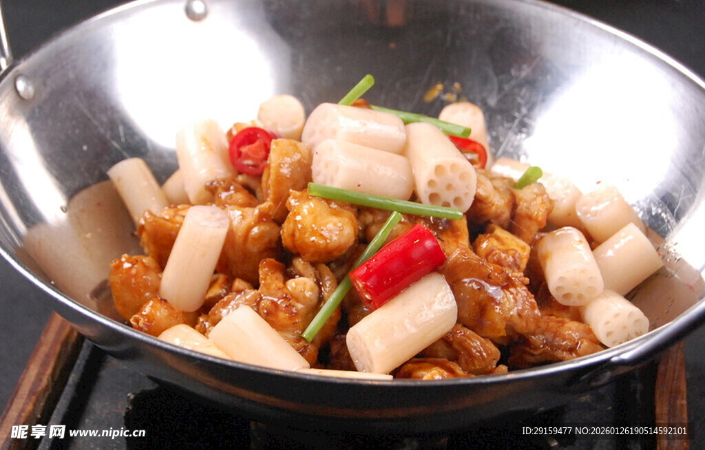 美味干锅食材丰富诱人
