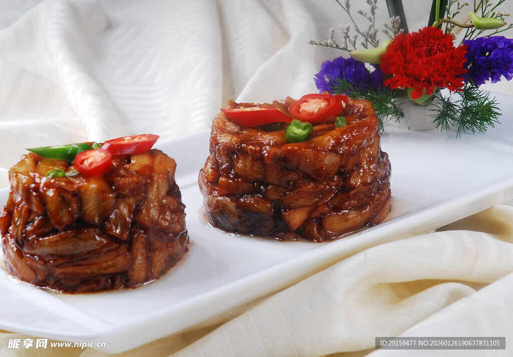 美味酱排骨摆盘精致