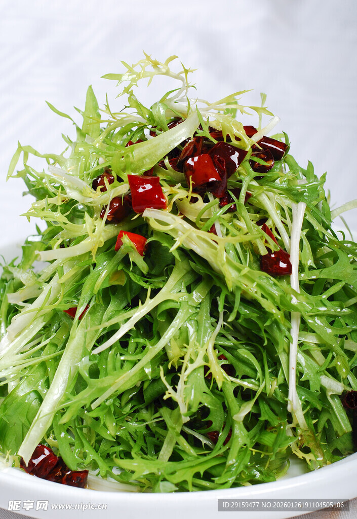 爽口苦菊配酸甜石榴粒