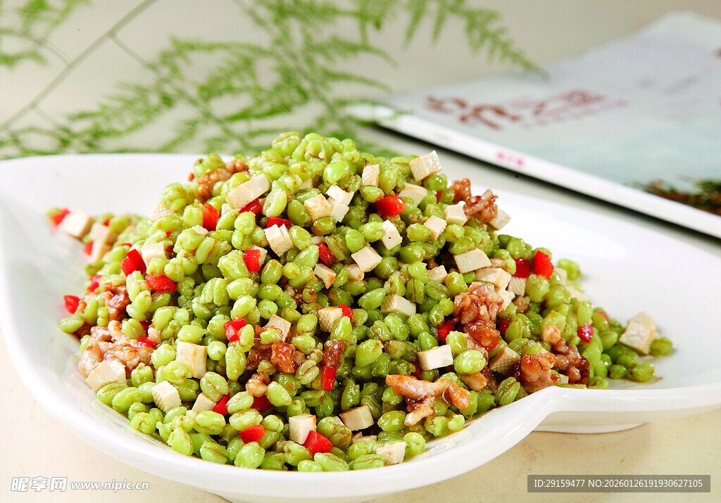 翠绿多彩的美味豌豆粒
