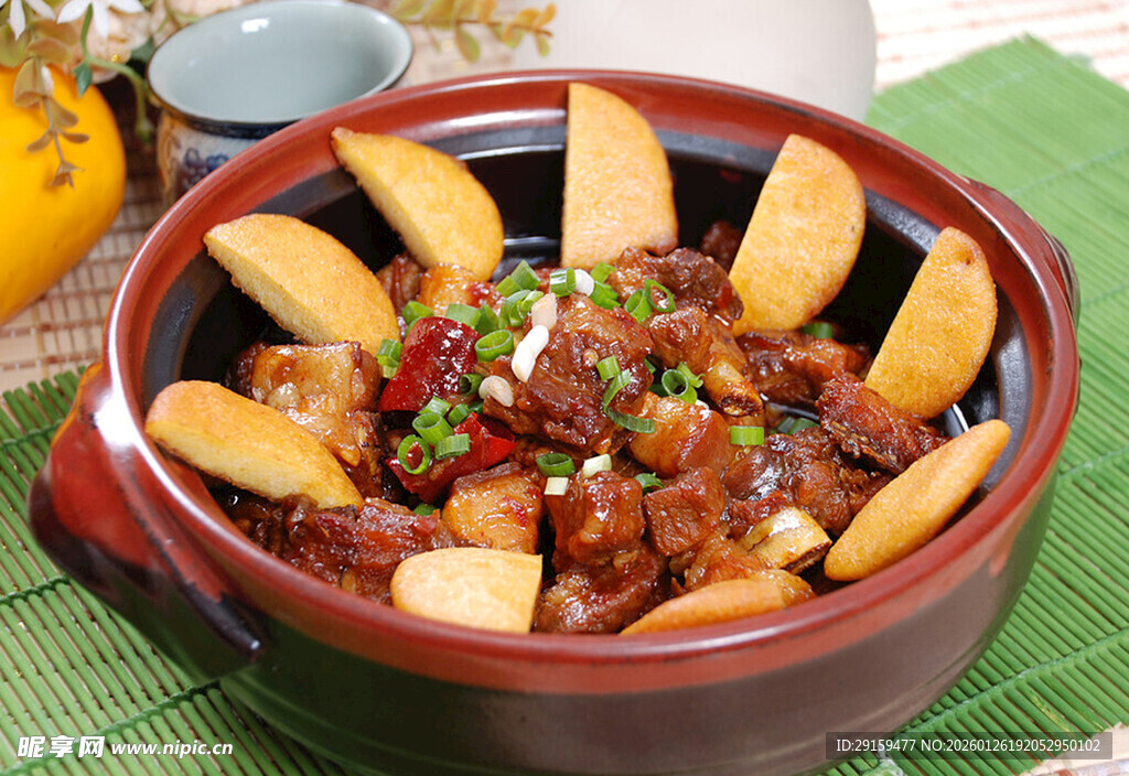 美味排骨焖锅